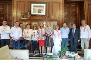 Primăriţa din Castellon a sărbătorit Ziua Iei! În Castellon trăieşte o numeroasă comunitate de români, majoritatea dâmboviţeni