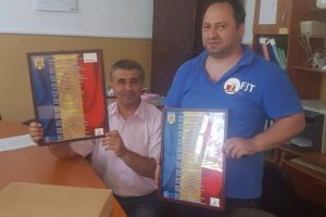 Toate şcolile din judeţul Vâlcea au fost decorate cu tablouri pe care sunt marcate versurile imnului naţional