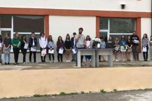 Campanie umanitară, elevii de la două colegii din judeţul Alba au strâns 24.000 de euro pentru salvarea unui tânăr