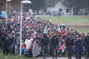 Situaţie tensionată la mini-summitul de la Bruxelles. Italia vrea soluţii radicale privind migraţia