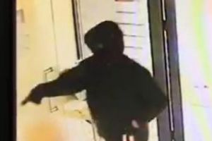 Portretul robot al autorului tentativei de jaf de la CEC Bank Mărăşti. Îl recunoaşteţi? FOTO