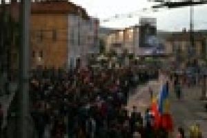 Aproape 10.000 de clujeni au ieşit în stradă, duminică seară: ”Nu plecăm până nu suntem ascultaţi!” FOTO/VIDEO