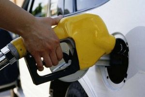 Șoferii români au în sfârşit parte de o ieftinire: Preţurile benzinei şi motorinei au scăzut cu 10 bani pe litru, în ultima săptămână