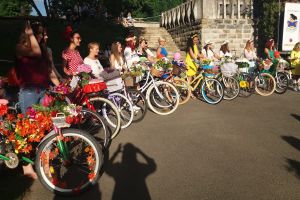 Aradul a înflorit! Sute de bicicliste au participat la SkirtBike Arad 2018 (GALERIE FOTO)