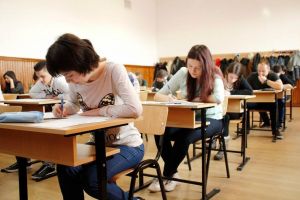 Examenul de bacalaureat începe astăzi. Peste 5. ...