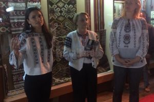 Cămăşi-tezaur din Bucovina, expuse la Muzeul Etnografic Hanul Domnesc