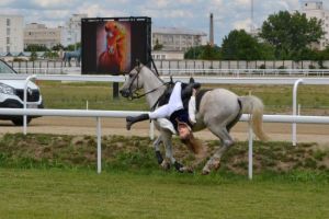La Hipodrom a fost periculos si spectaculos!