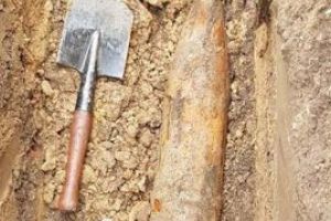 Proiectil exploziv descoperit in curtea scolii din Miresu Mare