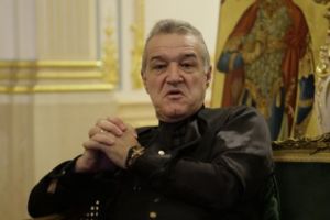 Scenarii în numele DOMNULUI. Gigi Becali face rugăciuni pentru transferuri bune şi bani mulţi:  „Aşa lucrez eu!”