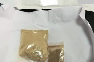 CLUJ: Tânăr arestat preventiv pentru trafic de droguri. A fost prins cu plicuri de heroină şi MDMA FOTO