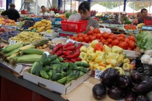 Ample controale în piaţa de la Dumbrăveni! Ce au găsit poliţiştii