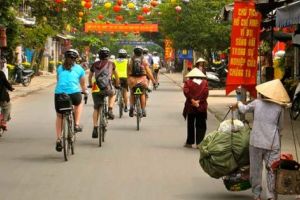 Argeşul a ajuns să „importe” angajaţi din Vietnam!