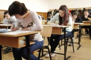Au fost eliminaţi din examenul de bac, după ce le-au sunat telefoanele în timpul probei de ...