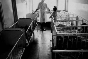 ORORILE dintr-un ORFELINAT românesc au fost sesizate la PARCHETUL GENERAL. Au MURIT 340 de COPII