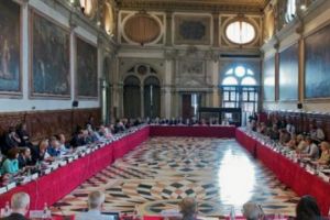 Comisia de la Veneţia va trasmite, în luna iulie, o opinie preliminară privind legile Justiţiei