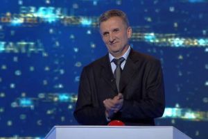 FOTO: Un profesor de geografie din Abrud, concurent la emisiunea „Câştigă România”, prezentată de Virgil Ianţu