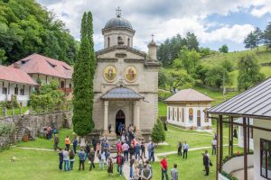 „Din viaţa Sfântului Ioan Botezătorul vedem că Dumnezeu are o rânduială cu fiecare dintre noi”, a spus Înaltpreasfinţitul Părinte Varsanufie la Mănăstirea Stânişoara