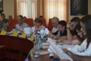 Primăria Caransebeş demonstrează: Cum să asfaltezi 13 străzi cu 9 milioane de lei pe care nu le ai!