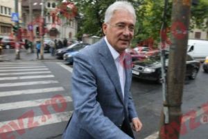 IMAGINI SENZAȚIONALE cu Adriean Videanu. Cum a fost surprins fostul primar la PLAJĂ - FOTO 