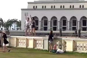 Un lacas de cult a interzis vizitele turistilor