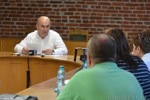 Ghici ciupercă ce-i? Primarul Ilie Bolojan şi-a convocat de urgenţă directorii la Ciuperca