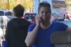 SCANDALUL care face VALURI în SUA. A denunţat la POLIȚIE o fetiţă de 8 ani, care vindea apă pe trotuar - VIDEO 