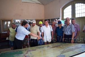 FOTO: Primarul Iulian Nica, împreună cu viticultori din Asociaţia Vitis Panciu au vizitat Podgoria Miniş-Măderat