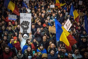 Aşa ceva?!… VORBE ATACATE CU… PUMNII?!… AȘA A ÎNCEPUT ȘI FASCISMUL!…