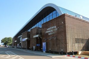 Aproape 11.000 dintre pasagerii înregistraţi în acest an pe Aeroportul Suceava sunt ucraineni
