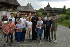 Copiii din Grupul de Cateheză al Bisericii „Sfântul Dumitru” din Suceava, în excursie ...