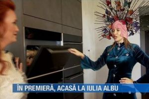 Ce pregateste Iulia Albu in cuptor? Fashion editor-ul a deschis usa in fata reporterului care ii lua interviu. 