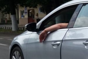 Un bărbat din Dezna a condus maşina având o ALCOOLEMIE RECORD! A fost prins în centrul oraşului Sebiş