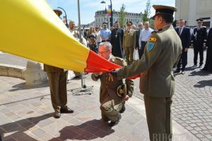 Apatie tot mai mare la sărbătorile oficiale: Ziua Drapelului, marcată în centrul oraşului cu audienţă modestă