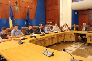 Contract de 4,2 milioane euro pentru reţele de apă şi canalizare, semnat la CJ