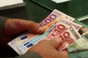 ULTIMA ORĂ. Ofertă specială pentru clienţii unei MARI BĂNCI!