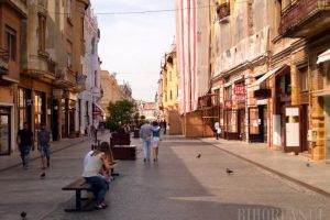 Bolojan dă înapoi! Firmele de pe Corso vor fi obligate să ţină deschis în weekend doar până la ora 17