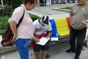 Târgoviştenii sunt mai dispuşi să semneze iniţiativa „Fără penali în funcţii publice”, după condamnarea lui Liviu Dragnea