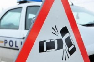 A intrat în şanţ cu maşina