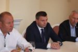 Fotografii-alibi pentru preşedintele PSD Caraş-Severin, Ion Mocioalcă? Sindromul generalului cu piciorul în ghips