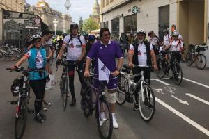 Robu a pedalat jumatate de km cu biciclistii care au pornit in campania Pedalam pentru Romania