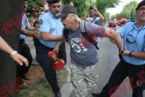 Amenzi triple pentru refuz de legitimare şi tulburarea ordinii şi liniştii publice