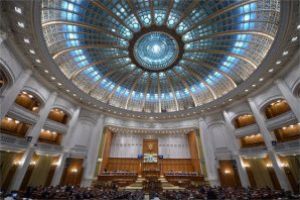 Codul administrativ: Pragul de 20% pentru folosirea limbii materne poate fi eliminat / Proiectul prevede şi cum pot fi instalate plăcuţele bilingve / Votul, astăzi