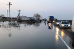 ULTIMA ORĂ: DN2, inundat la Dumbrăveni! O bandă de mers este impracticabilă