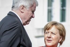 Merkel încearcă să-şi PETICEASCĂ coaliţia făcută FRANJURI