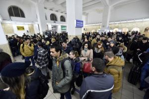 Bre, Guvernule! ANULEAZĂ, DRACULUI, LEGEA BILETELOR GRATUITE! E O PROSTIE!