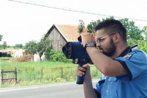 Deputaţii au votat ca radarele să fie doar în maşini inscripţionate şi în locuri semnalate