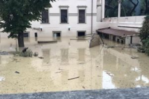 Românii îşi văd vacanţele compromise! Grecia, devastată de inundaţii