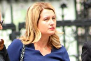 Culmea ”peţitului”: O femeie a dat în judecată o agenţie matrimonială, pentru că nu i-a găsit un soţ bogat