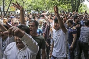 Efectul Trump: Se clatină Regimul ayatolahilor