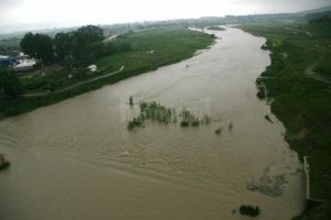 Amenajarea unei zone de agrement pe malul râului Suceava, posibilă în baza unui acord cu ...